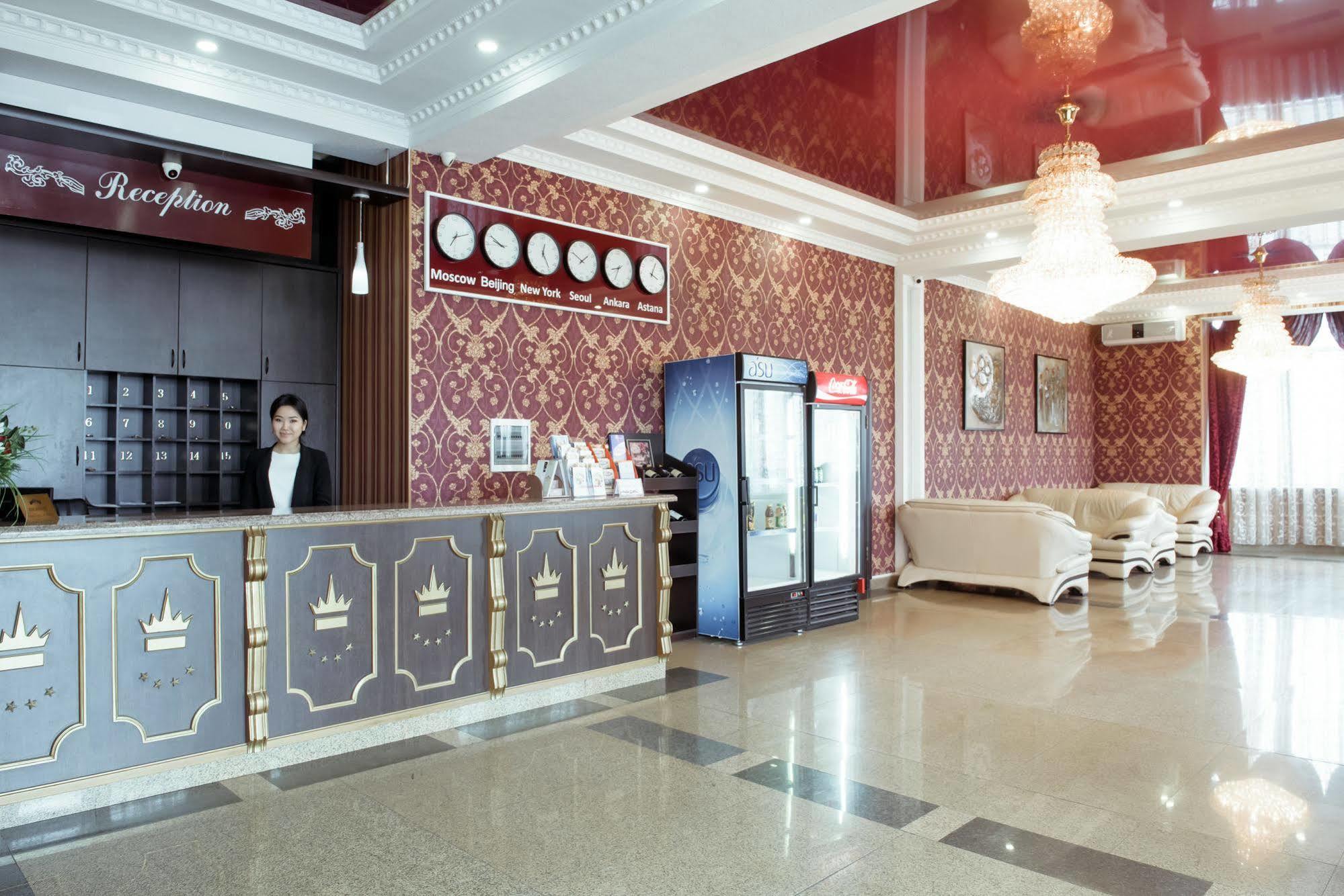 Albatros Hotel Бишкек Екстериор снимка